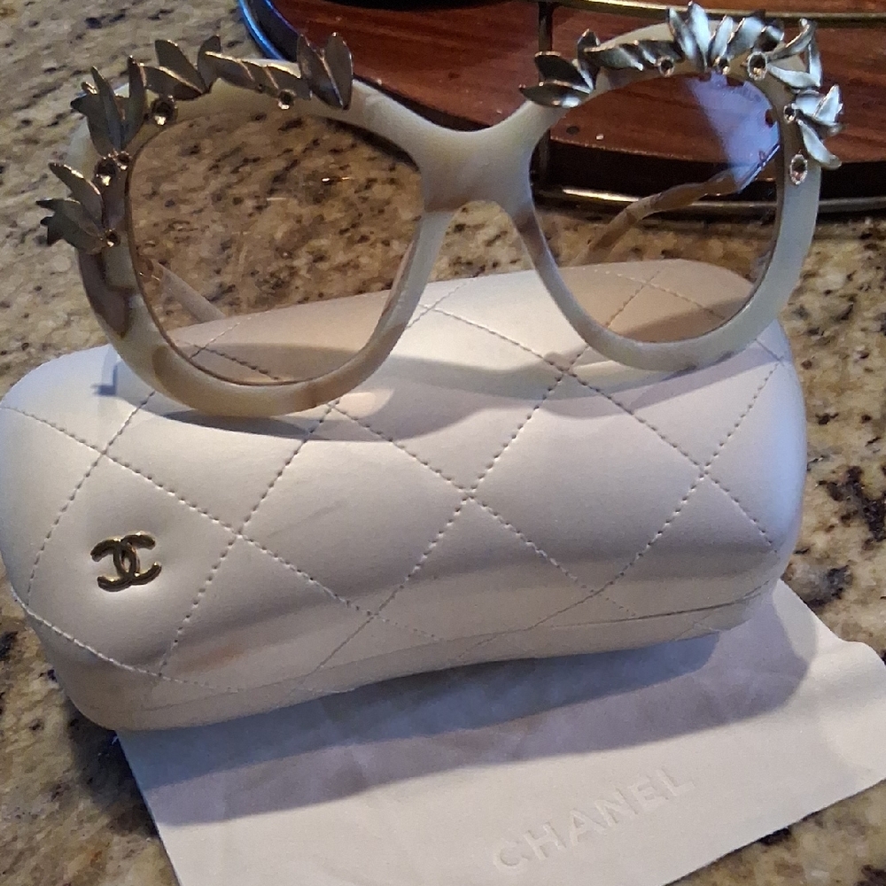 2018 CHANEL Paris- Greece  Cream Cat-Eye Sunglasses ****Rare Find***